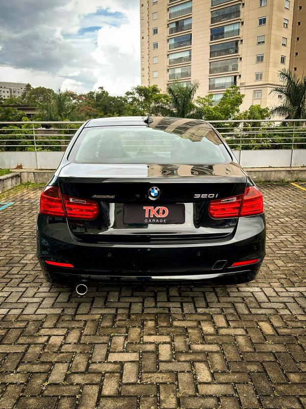 320i - Foto #4 do anúncio à venda de Carro clássico