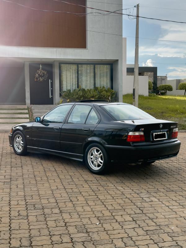 323i - Foto #11 do anúncio à venda de Carro clássico