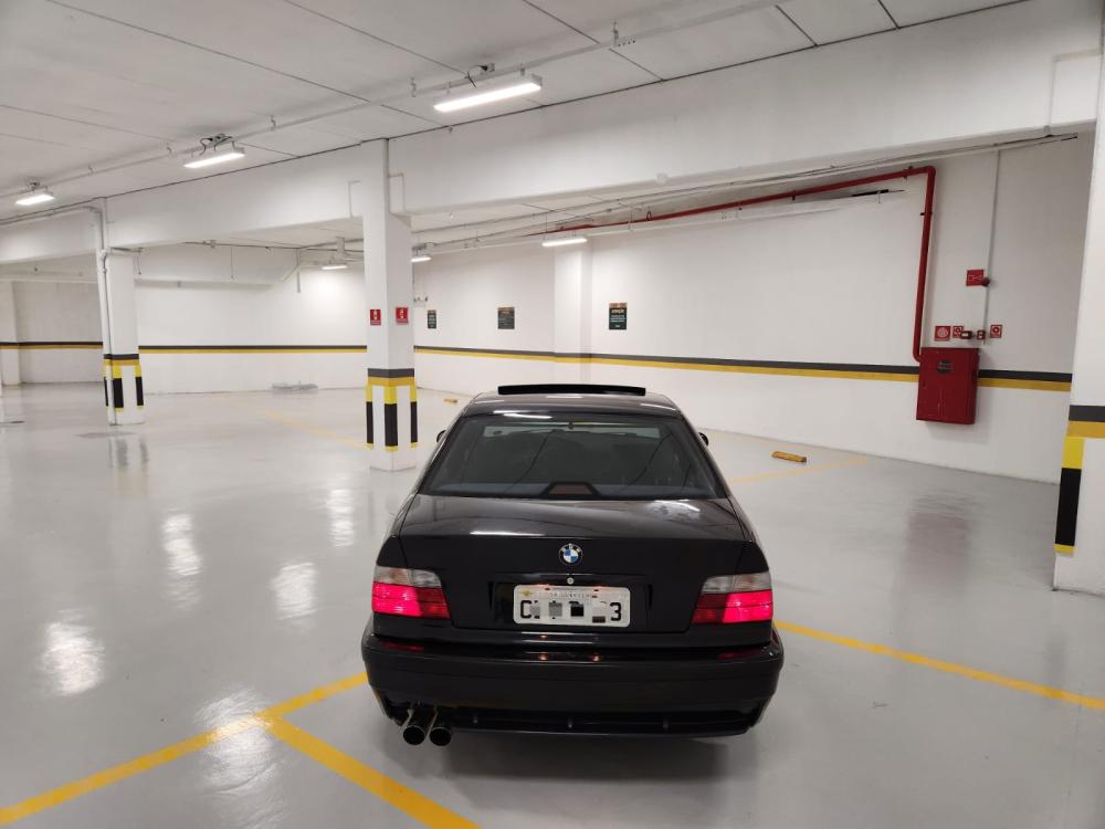 323i - Foto #2 do anúncio à venda de Carro clássico