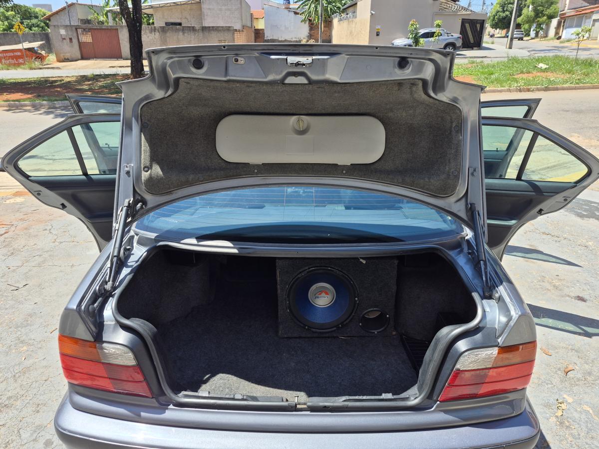325i - Foto #4 do anúncio à venda de Carro clássico