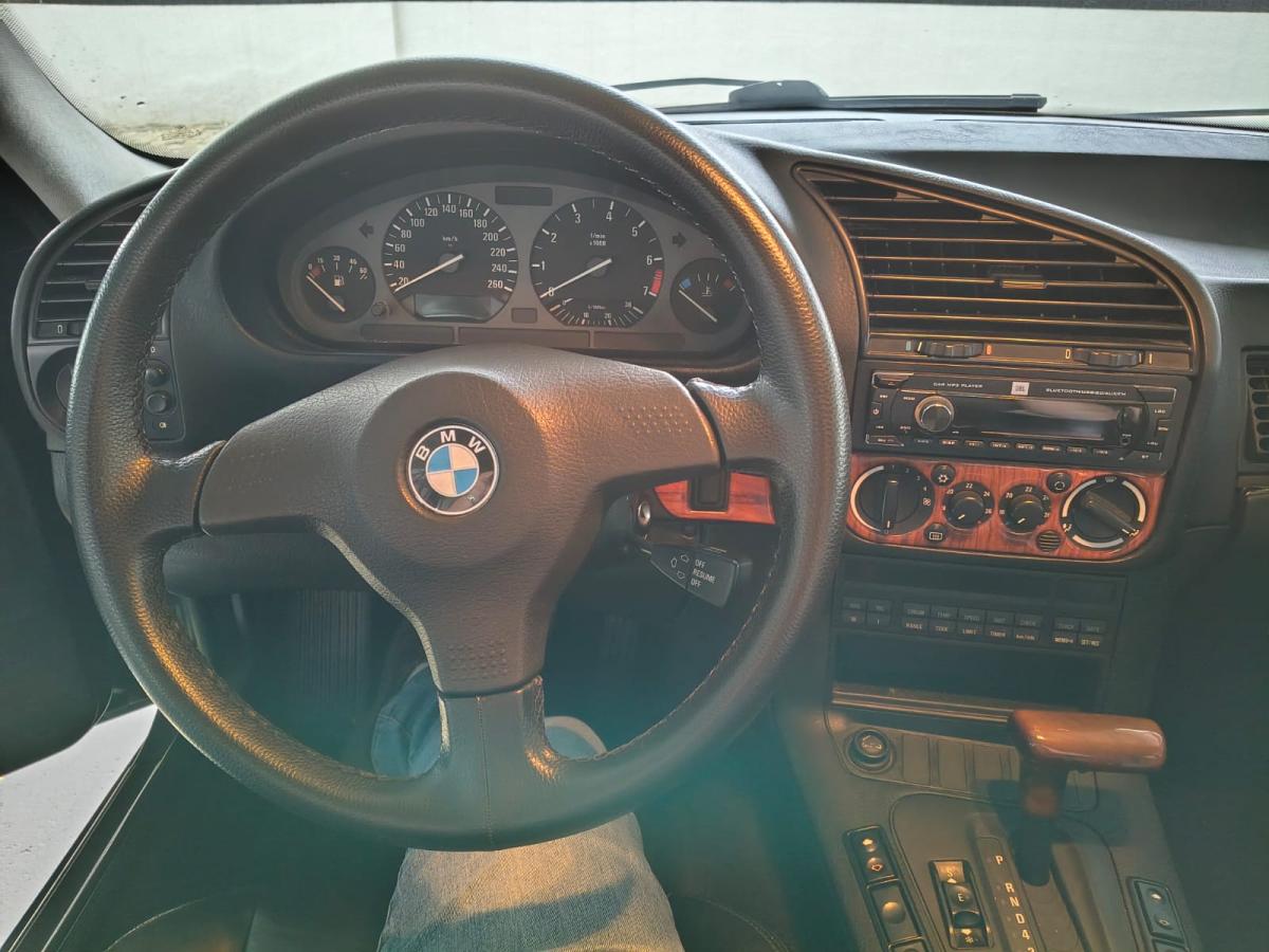 325i - Foto #8 do anúncio à venda de Carro clássico