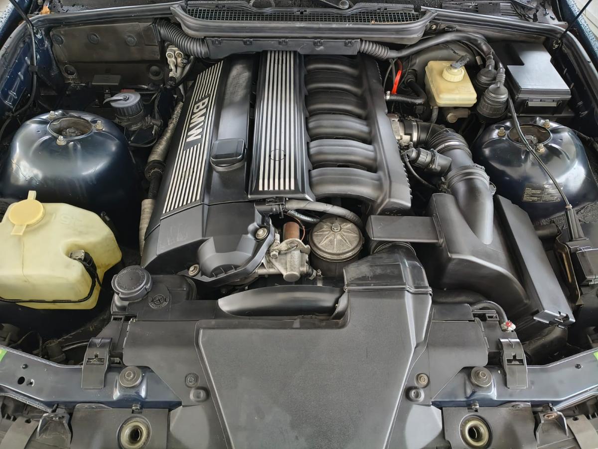 325i - Foto #10 do anúncio à venda de Carro clássico