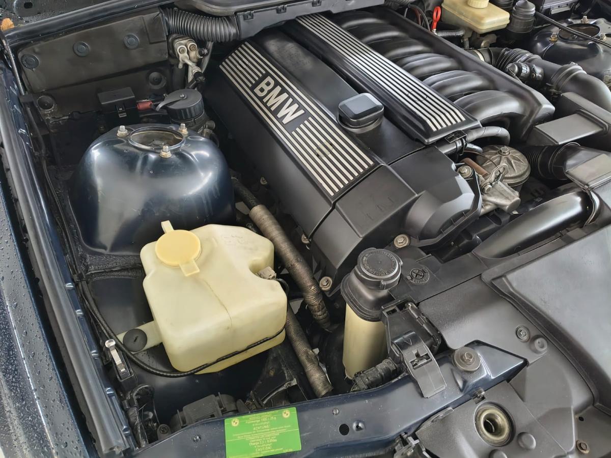 325i - Foto #21 do anúncio à venda de Carro clássico