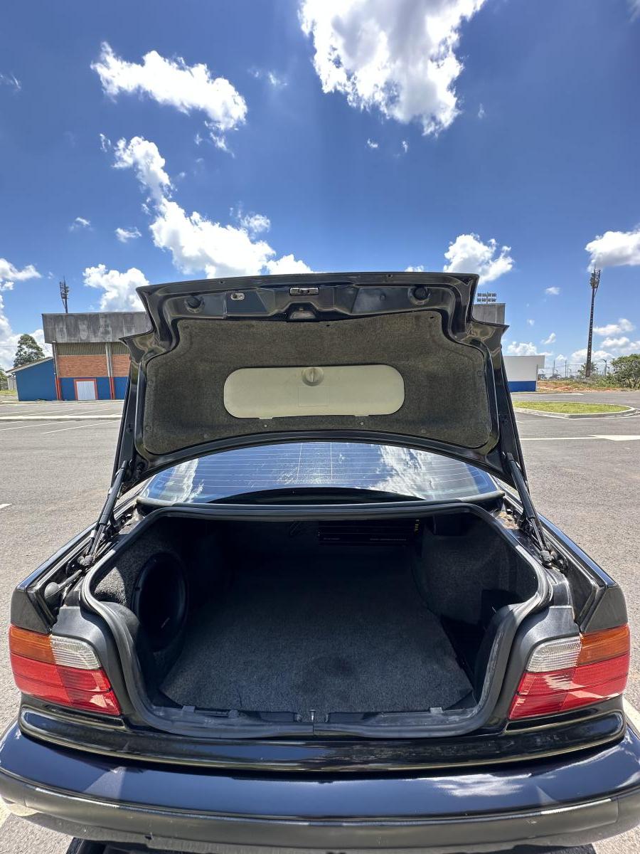 325i - Foto #3 do anúncio à venda de Carro clássico