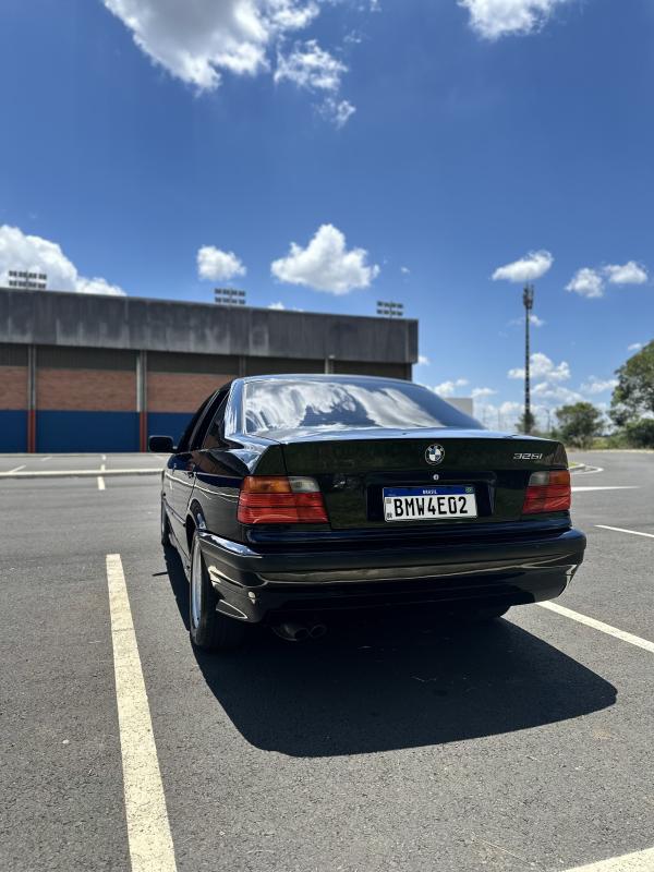325i - Foto #4 do anúncio à venda de Carro clássico