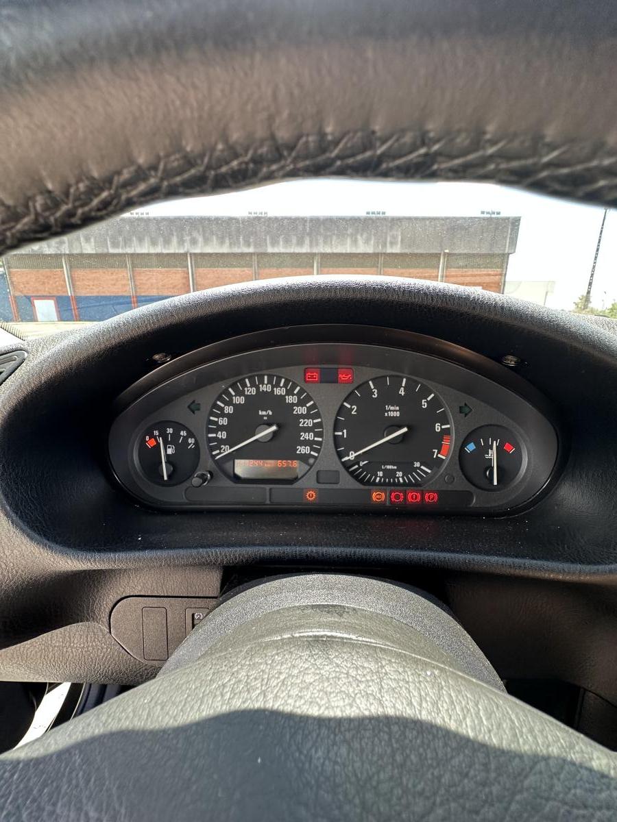 325i - Foto #8 do anúncio à venda de Carro clássico