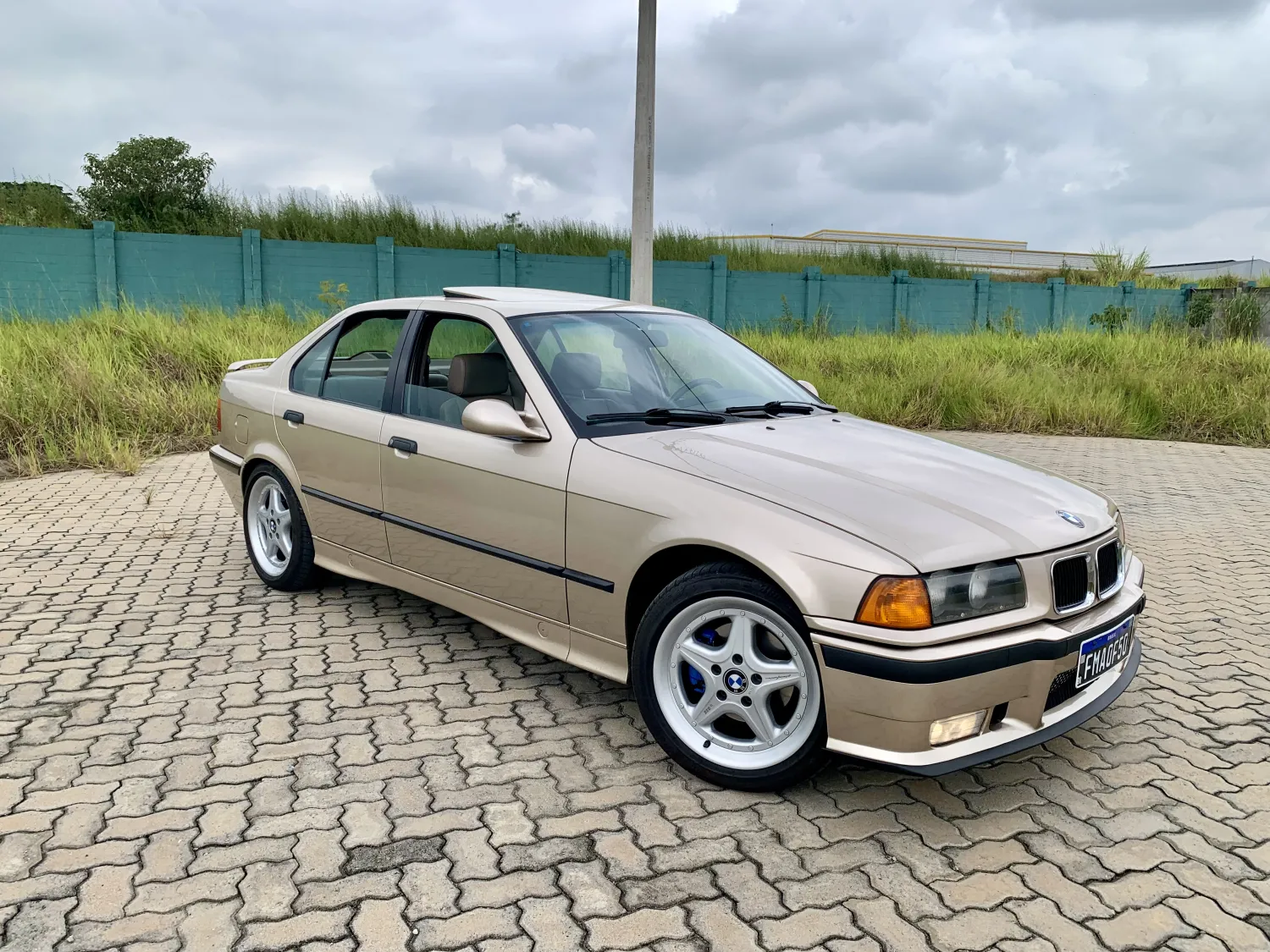 avv-bmw-325i-venda-271d23c-imagem-001