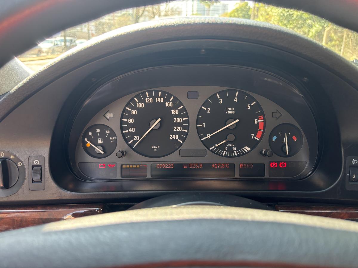 540i - Foto #6 do anúncio à venda de Carro clássico