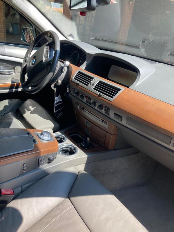 745i - Foto #11 do anúncio à venda de Carro clássico
