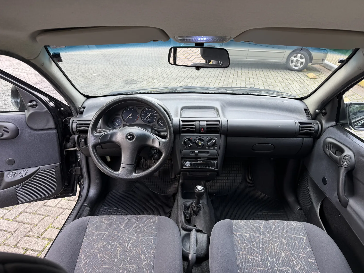avv-chevrolet-corsa-venda-2b193b2-imagem-009