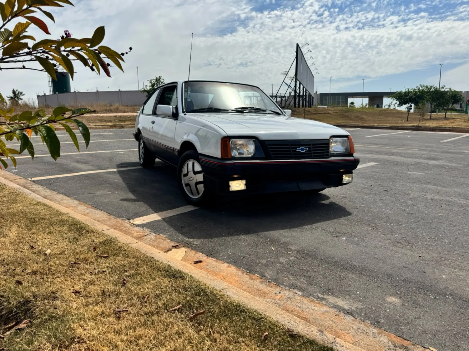 avv-chevrolet-monza-sr-venda-ff7ac3a-imagem-002