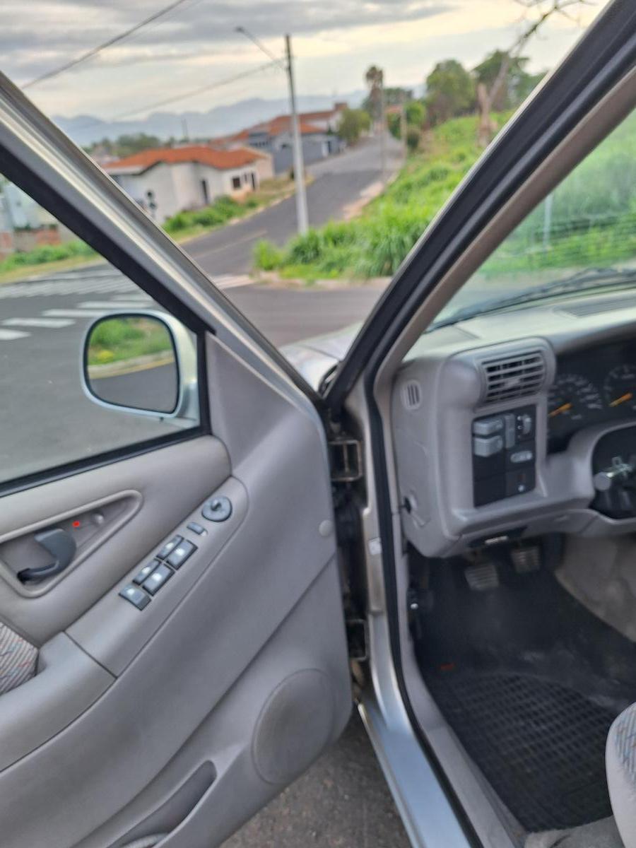S10 - Foto #12 do anúncio à venda de Carro clássico