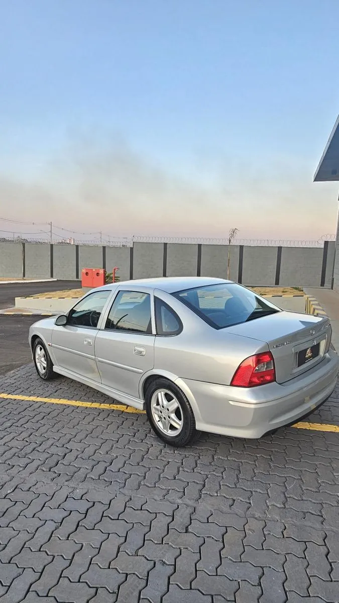 Vectra - Foto #25 do anúncio à venda de Carro clássico