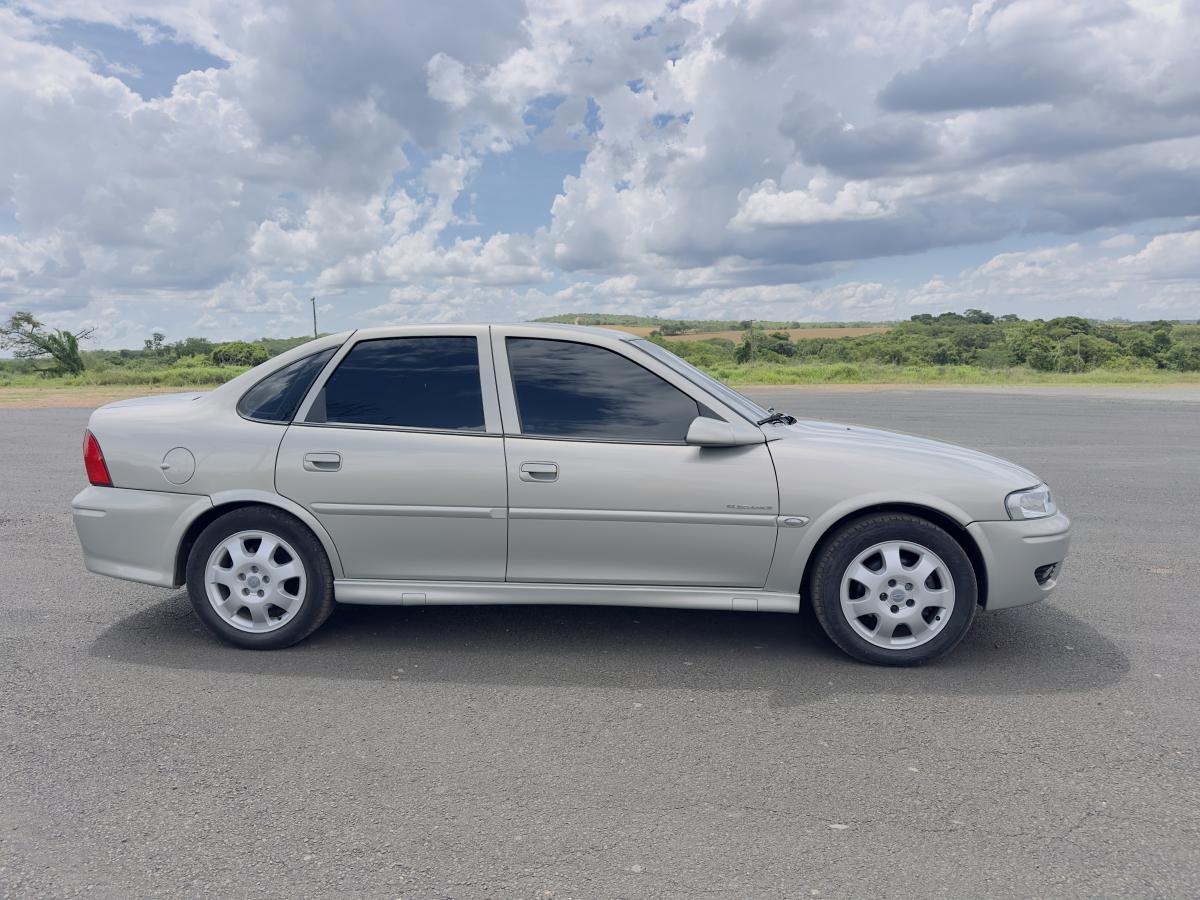 Vectra - Foto #18 do anúncio à venda de Carro clássico