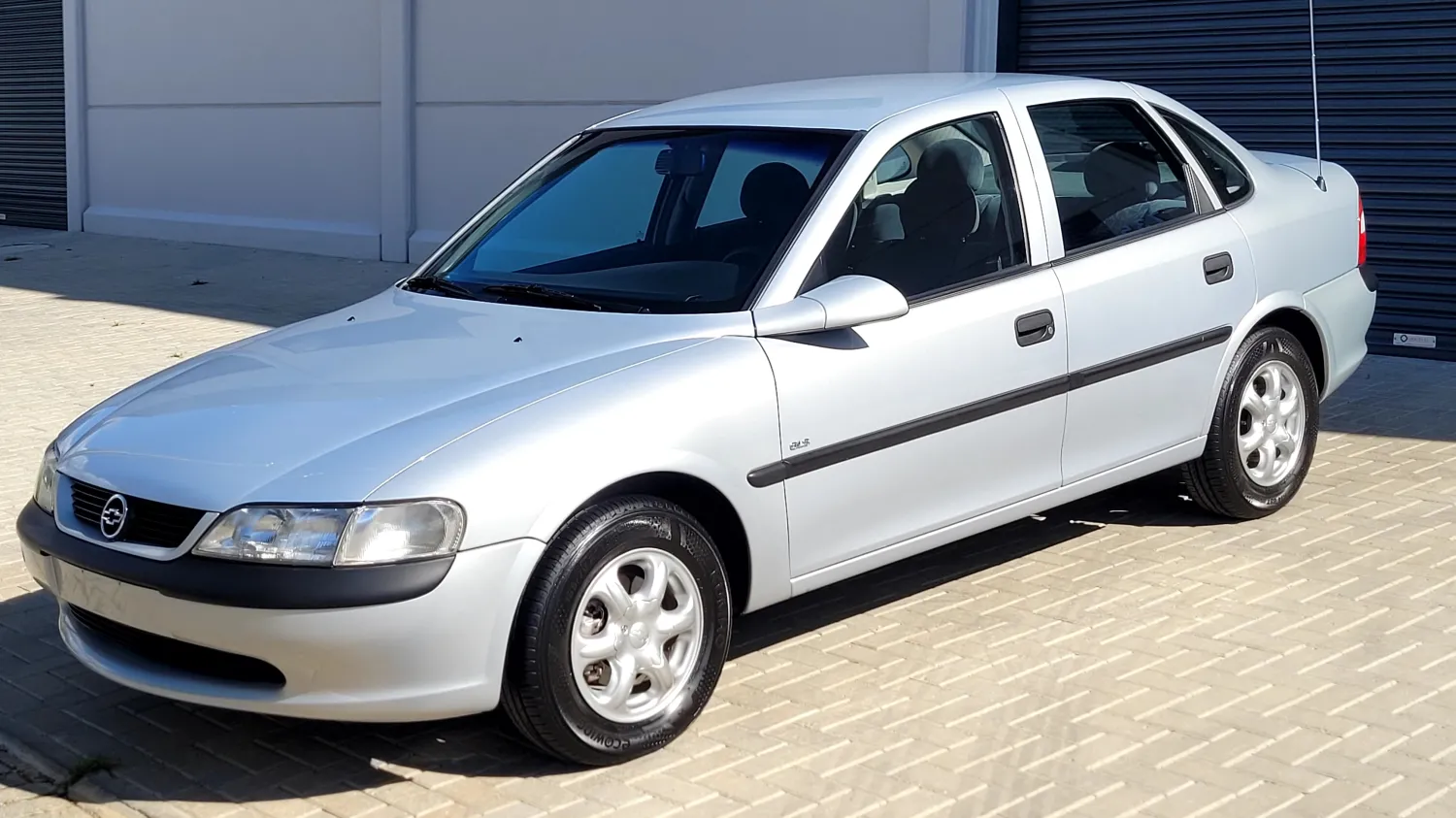 Vectra - Foto #21 do anúncio à venda de Carro clássico