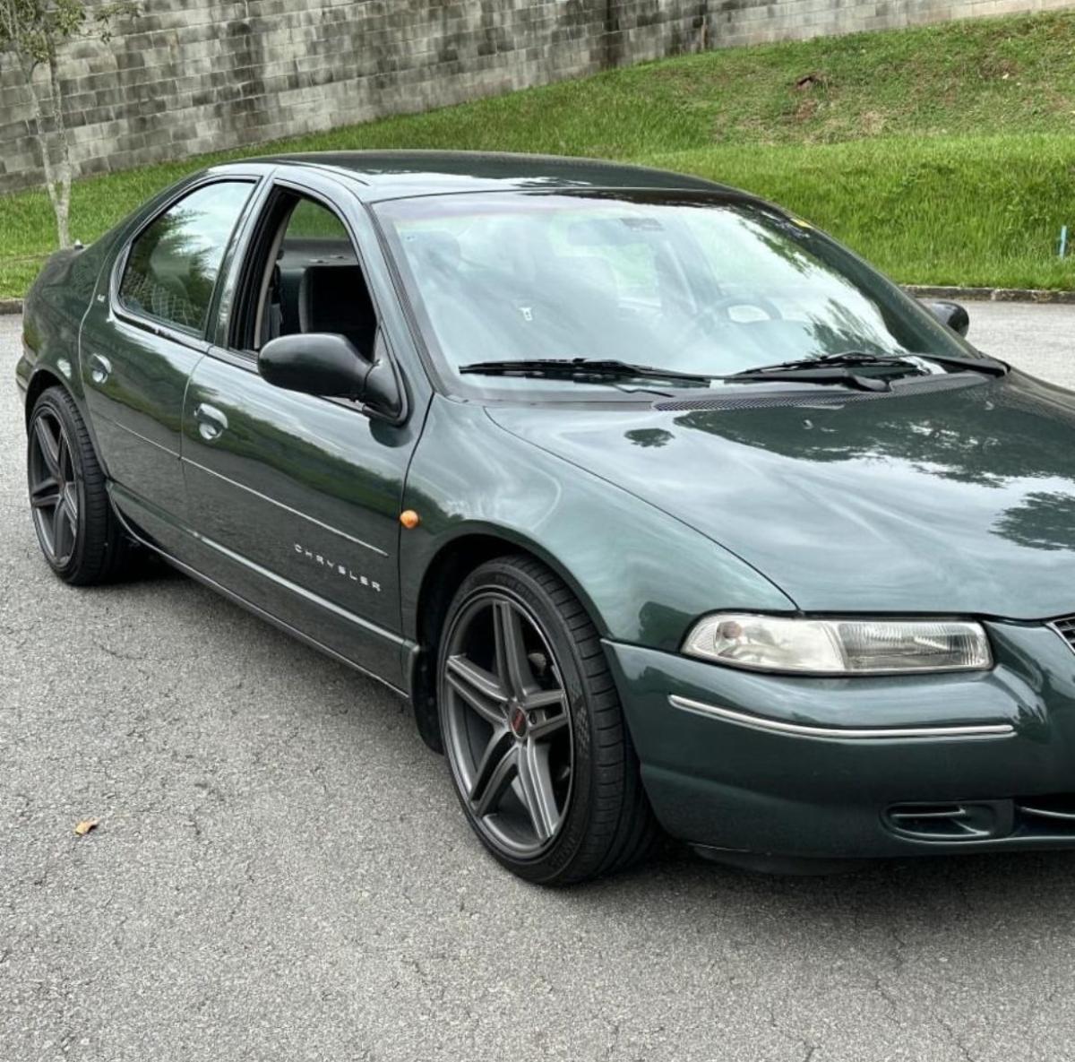 Stratus - Foto #8 do anúncio à venda de Carro clássico