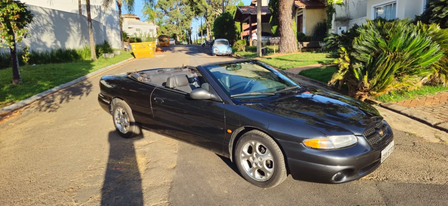 Stratus - Foto #3 do anúncio à venda de Carro clássico