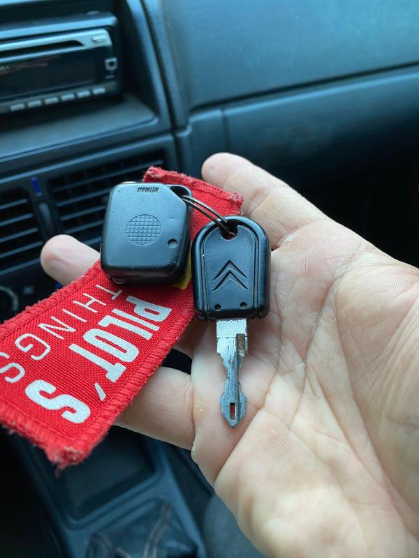 AX - Foto #20 do anúncio à venda de Carro clássico