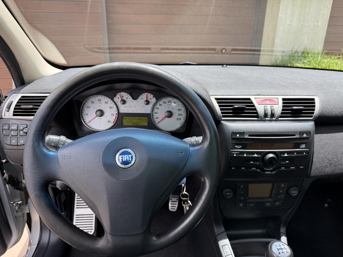 Stilo - Foto #7 do anúncio à venda de Carro clássico