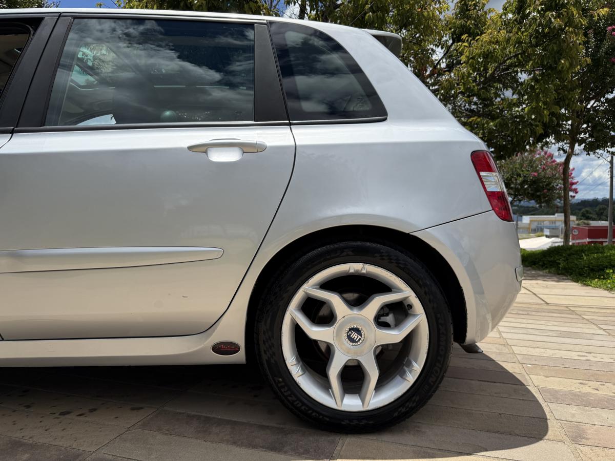 Stilo - Foto #8 do anúncio à venda de Carro clássico