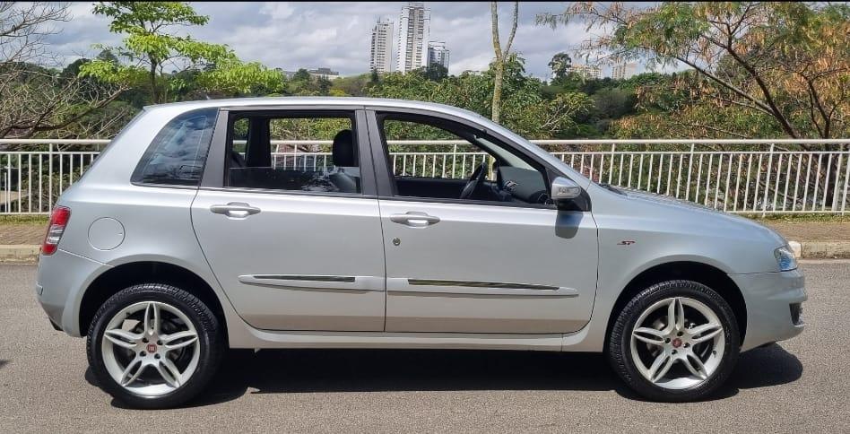 Stilo - Foto #2 do anúncio à venda de Carro clássico
