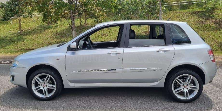 Stilo - Foto #4 do anúncio à venda de Carro clássico
