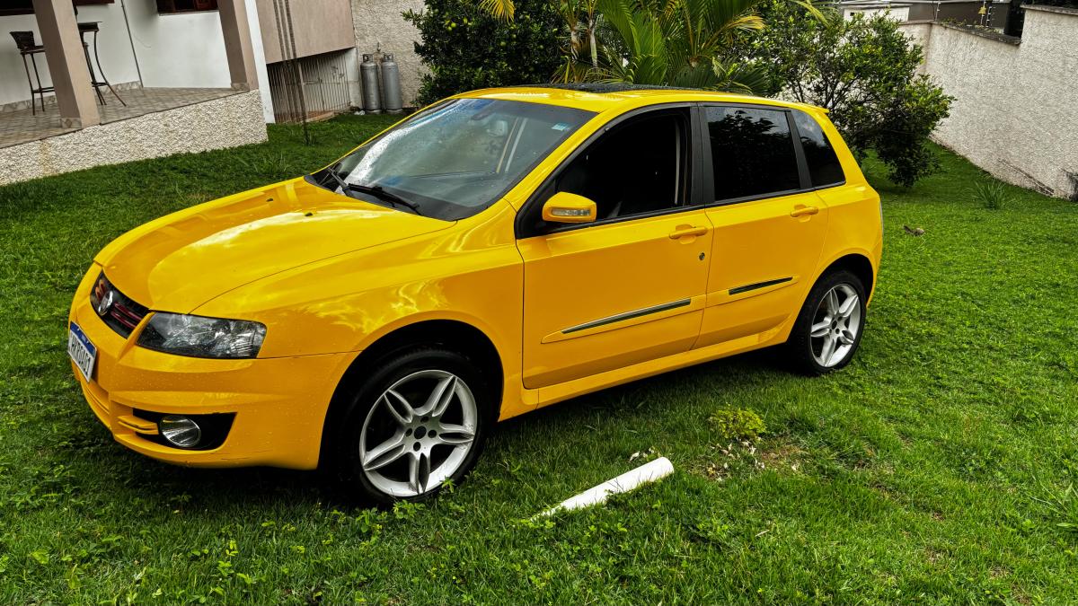 Stilo - Foto #3 do anúncio à venda de Carro clássico