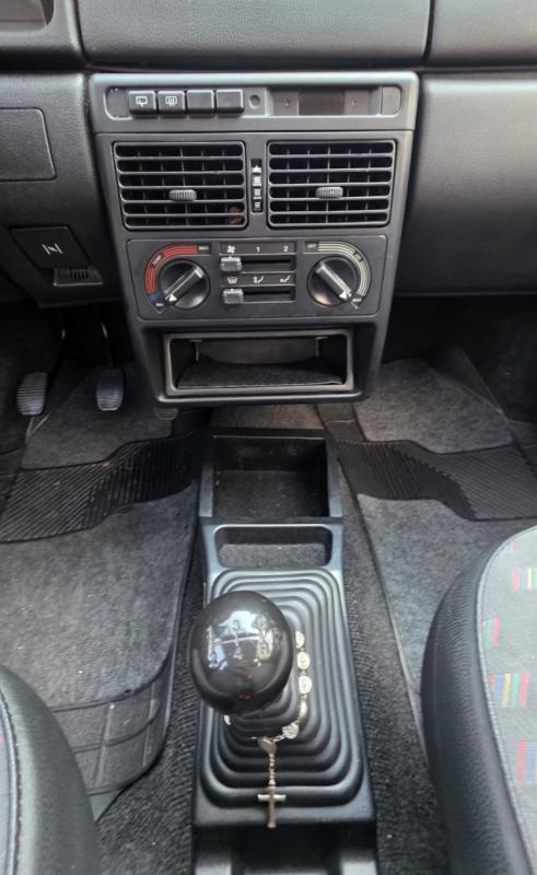 Uno - Foto #16 do anúncio à venda de Carro clássico