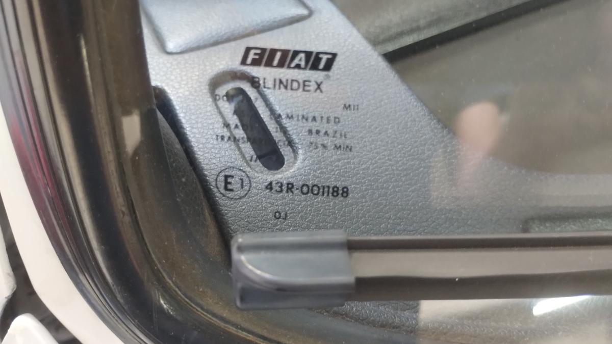 Uno - Foto #2 do anúncio à venda de Carro clássico