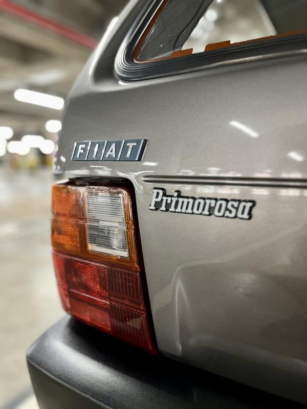 Uno - Foto #4 do anúncio à venda de Carro clássico