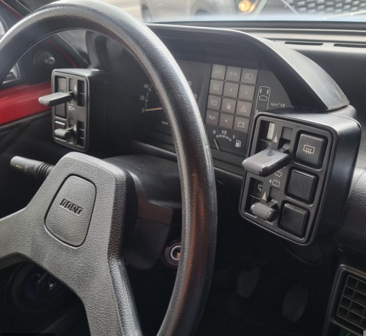 Uno - Foto #4 do anúncio à venda de Carro clássico