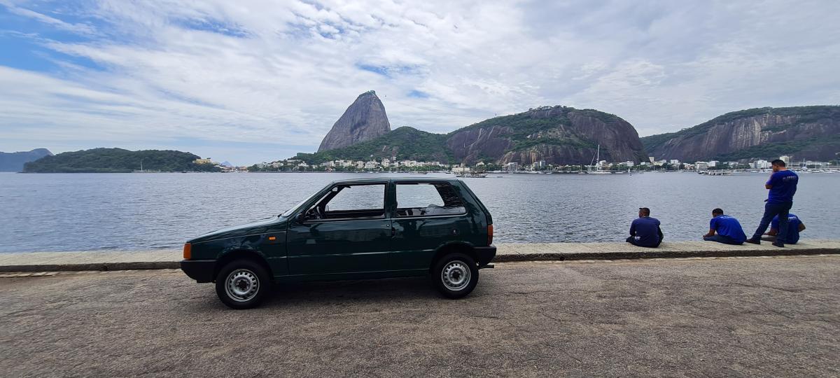 Uno - Foto #3 do anúncio à venda de Carro clássico
