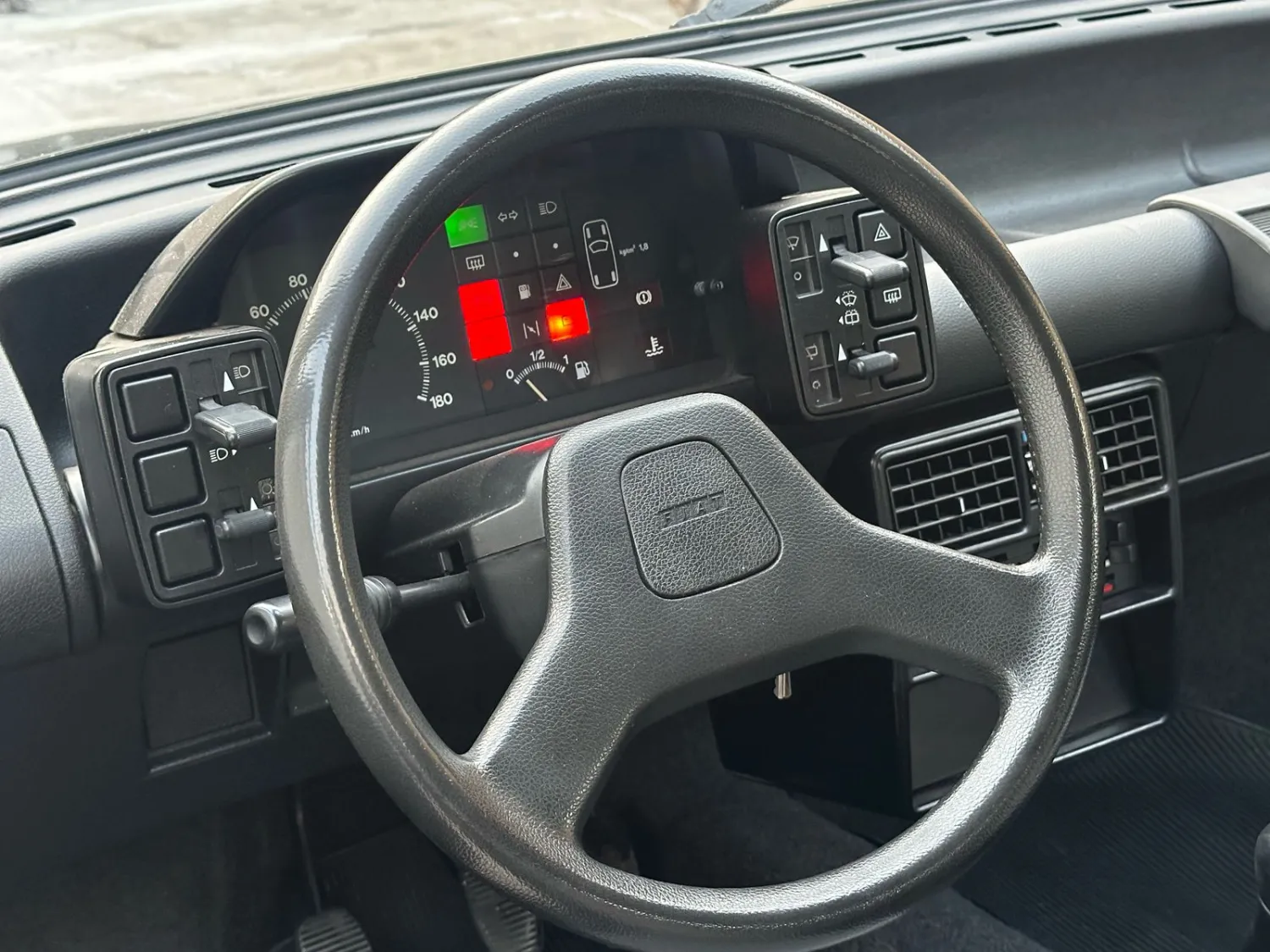 Uno - Foto #7 do anúncio à venda de Carro clássico
