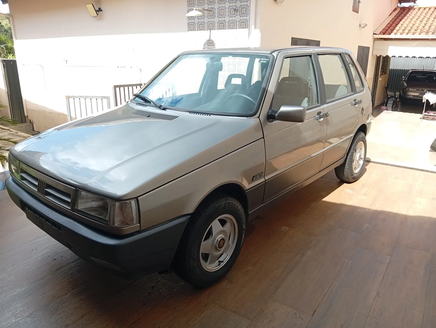 Uno - Foto #6 do anúncio à venda de Carro clássico