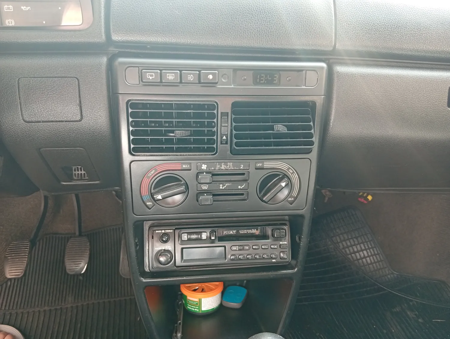 Uno - Foto #11 do anúncio à venda de Carro clássico
