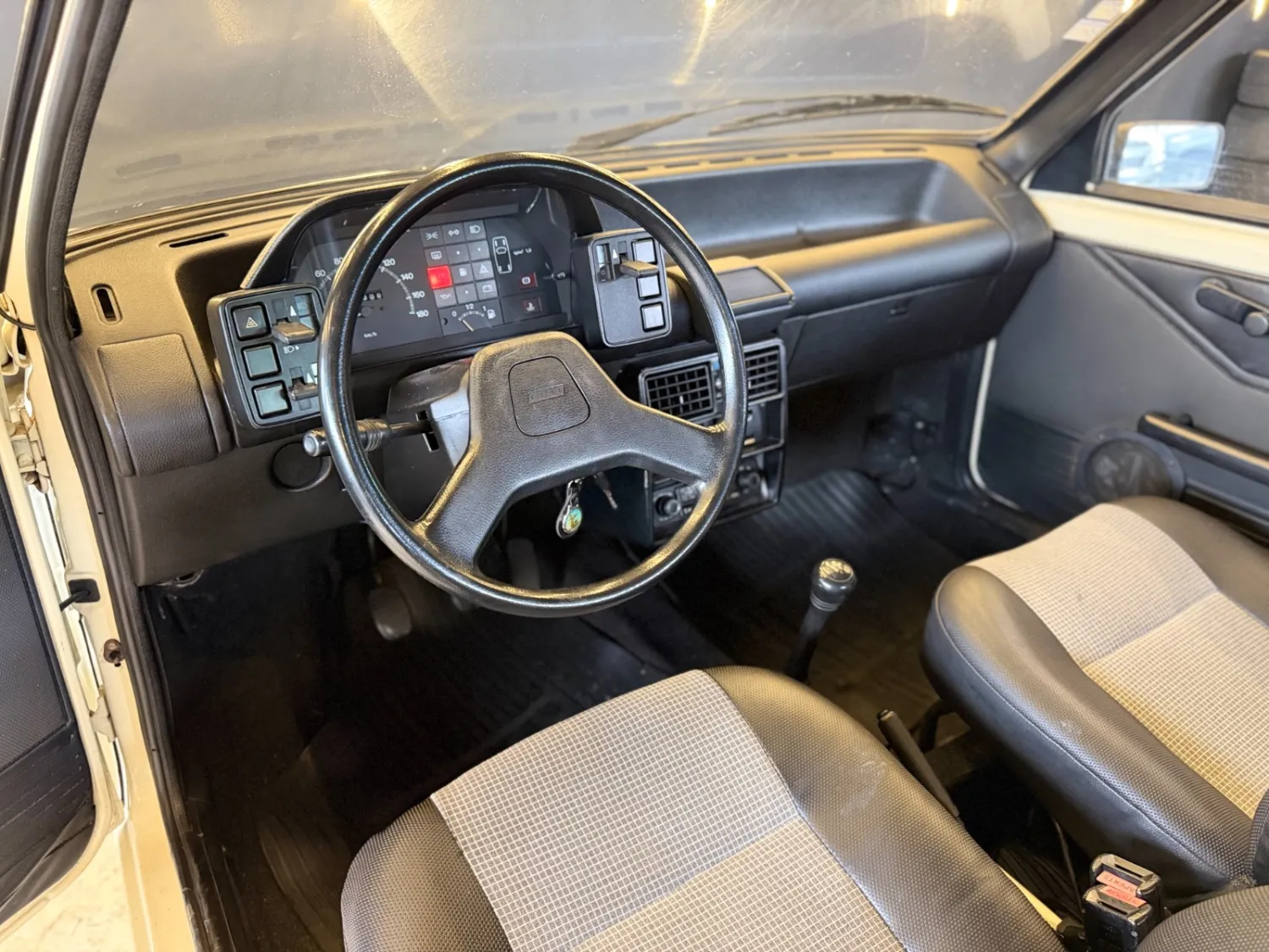 avv-fiat-uno-venda-2cc9a40-imagem-018