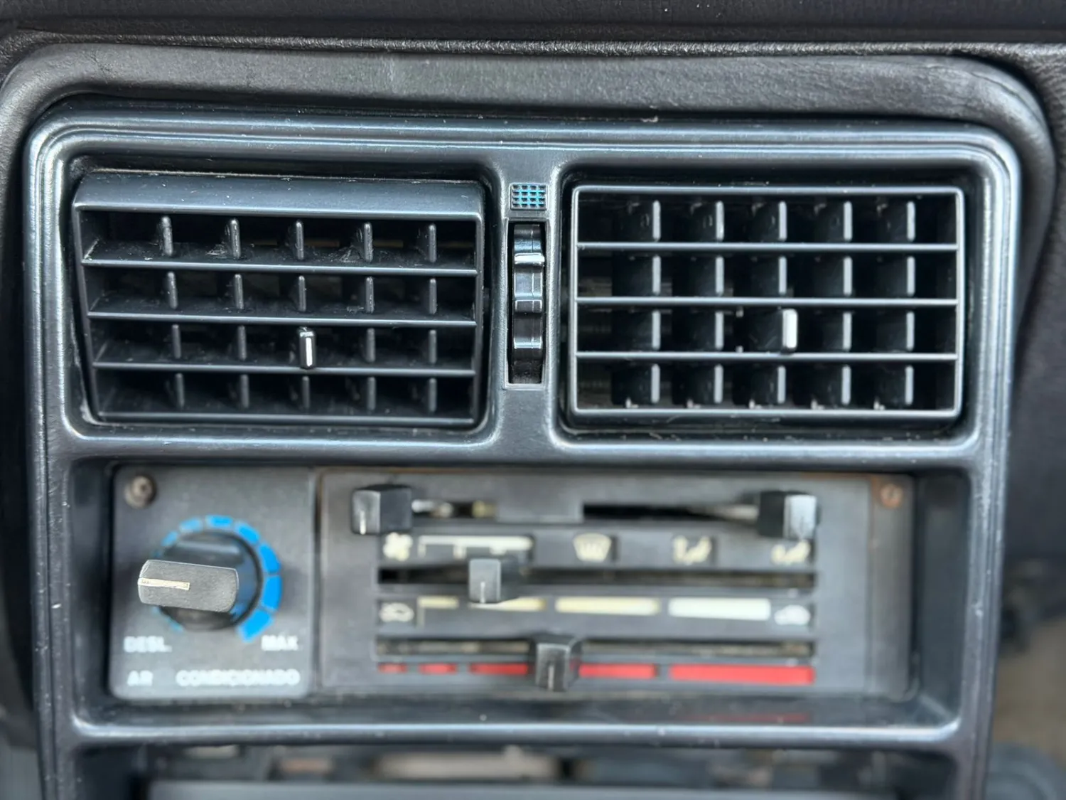 Uno - Foto #3 do anúncio à venda de Carro clássico