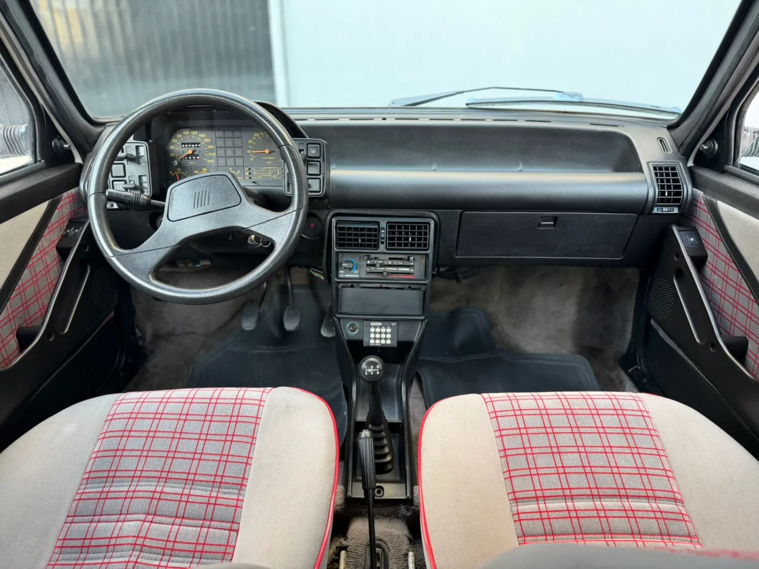 Uno - Foto #7 do anúncio à venda de Carro clássico