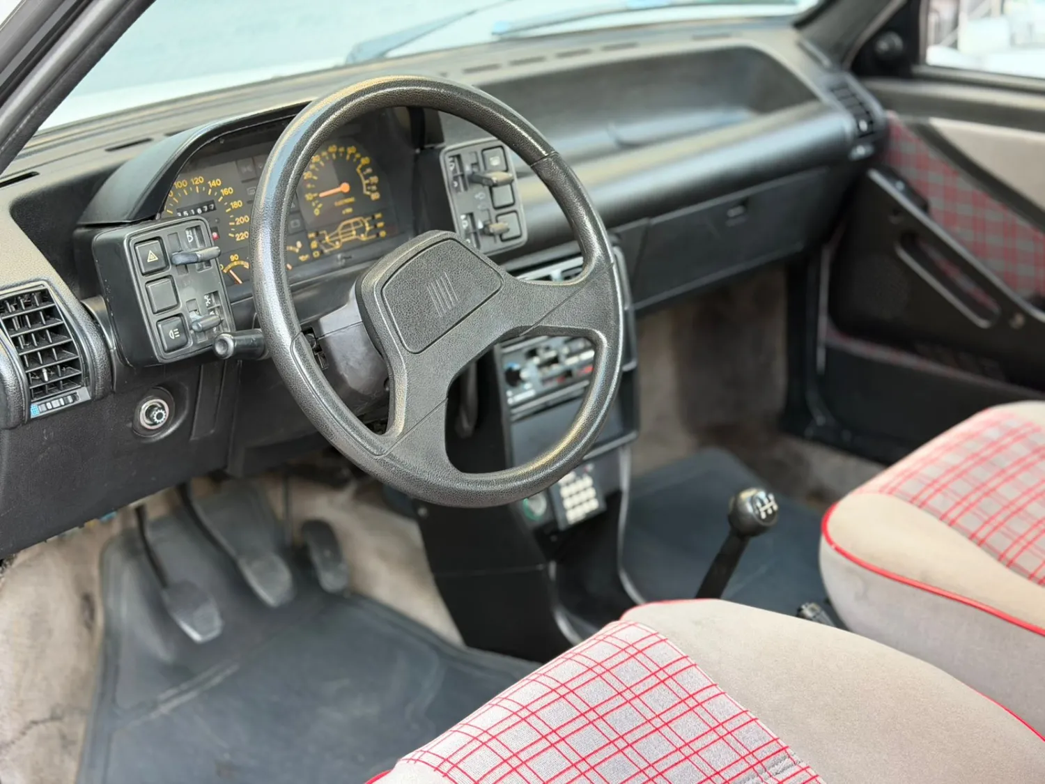 Uno - Foto #10 do anúncio à venda de Carro clássico
