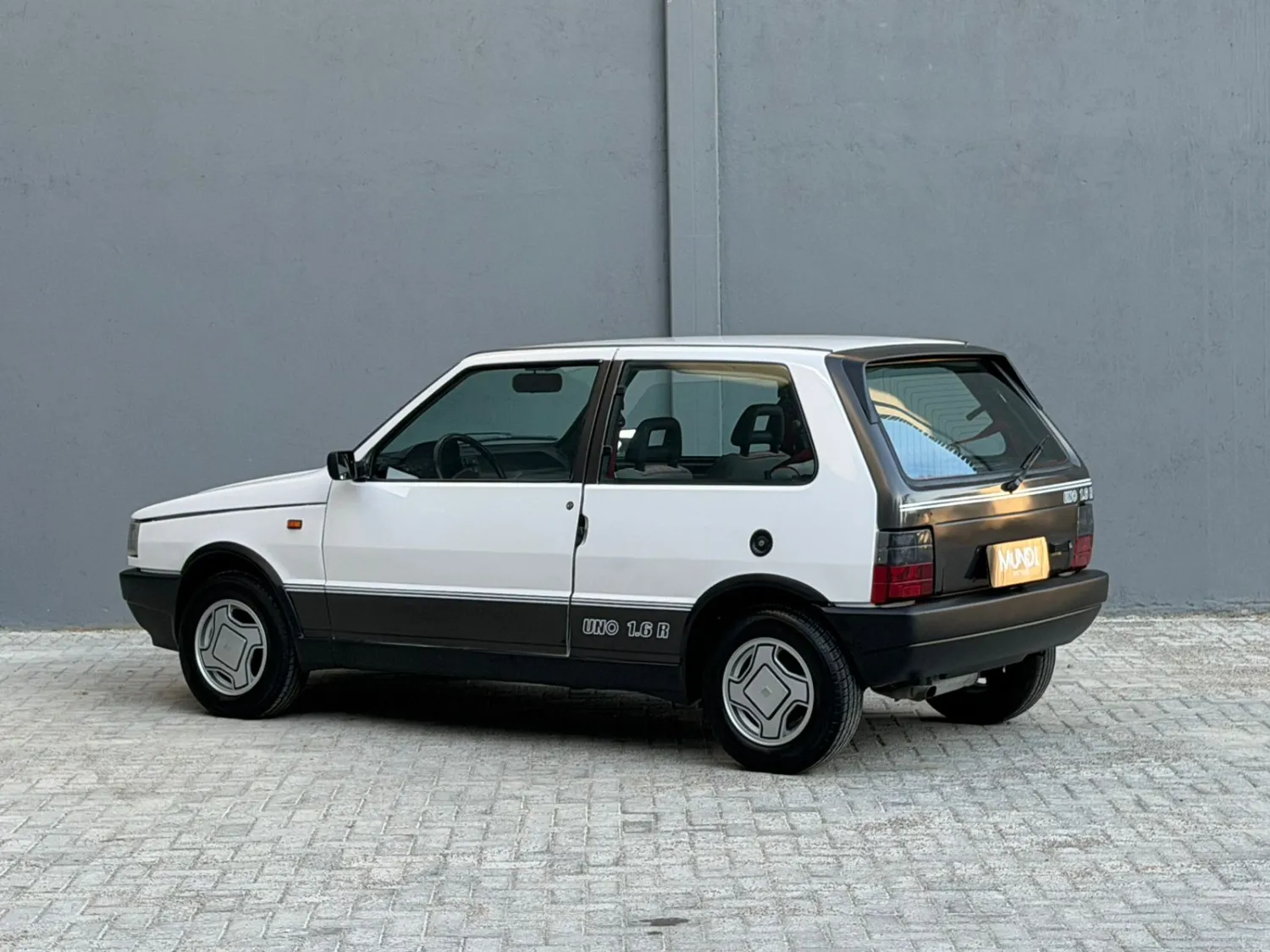 Uno - Foto #11 do anúncio à venda de Carro clássico