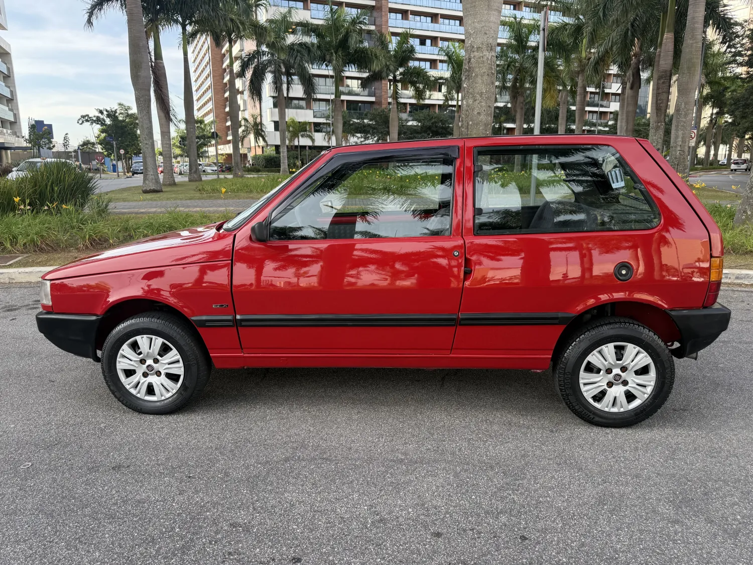 Uno - Foto #2 do anúncio à venda de Carro clássico