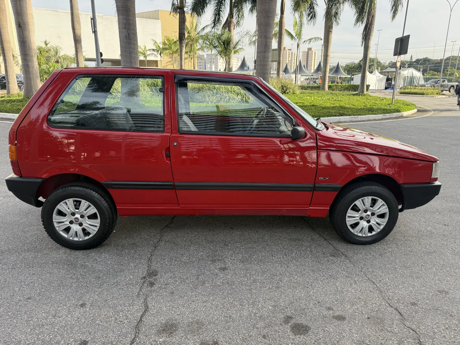 Uno - Foto #3 do anúncio à venda de Carro clássico