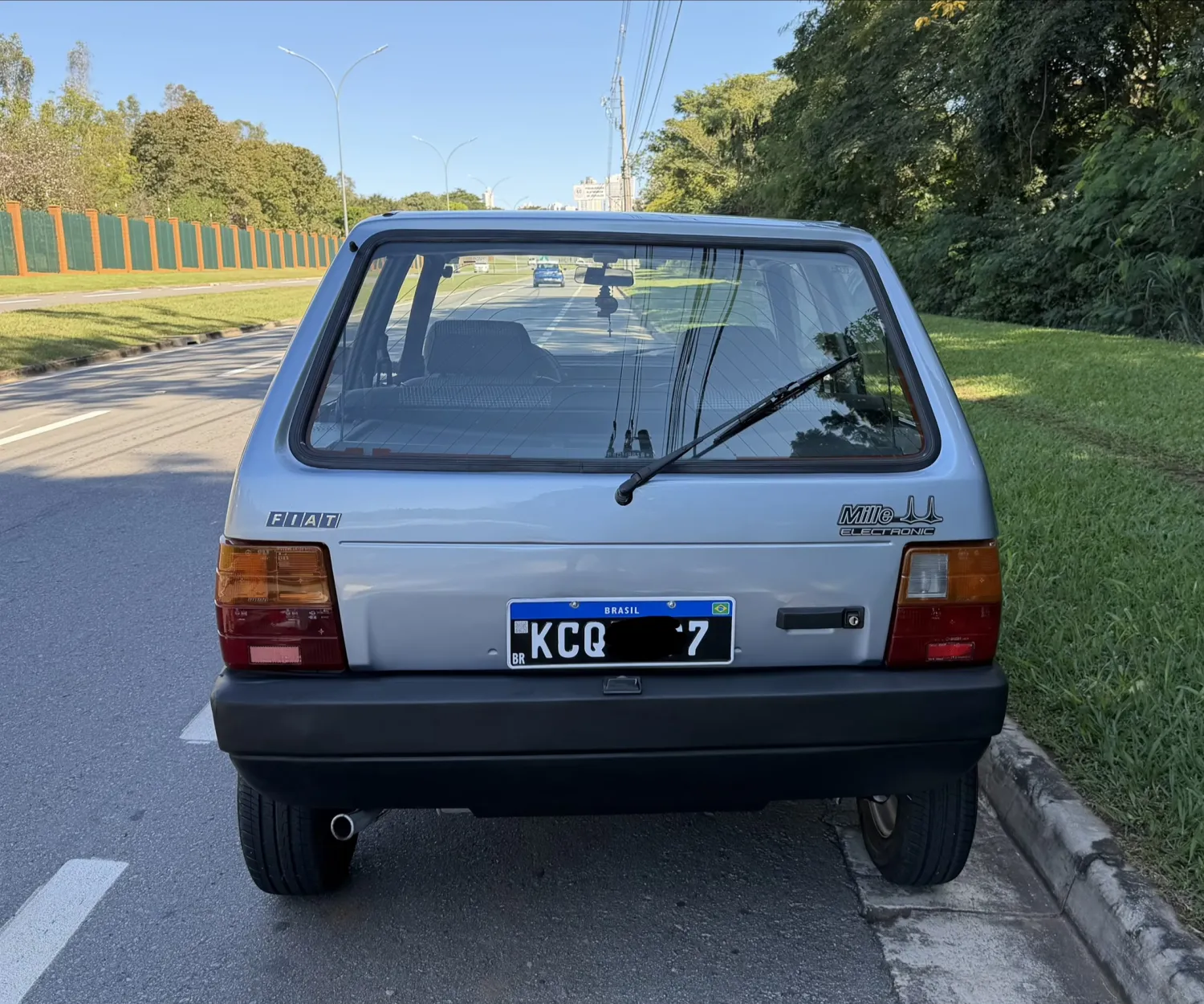 Uno - Foto #4 do anúncio à venda de Carro clássico