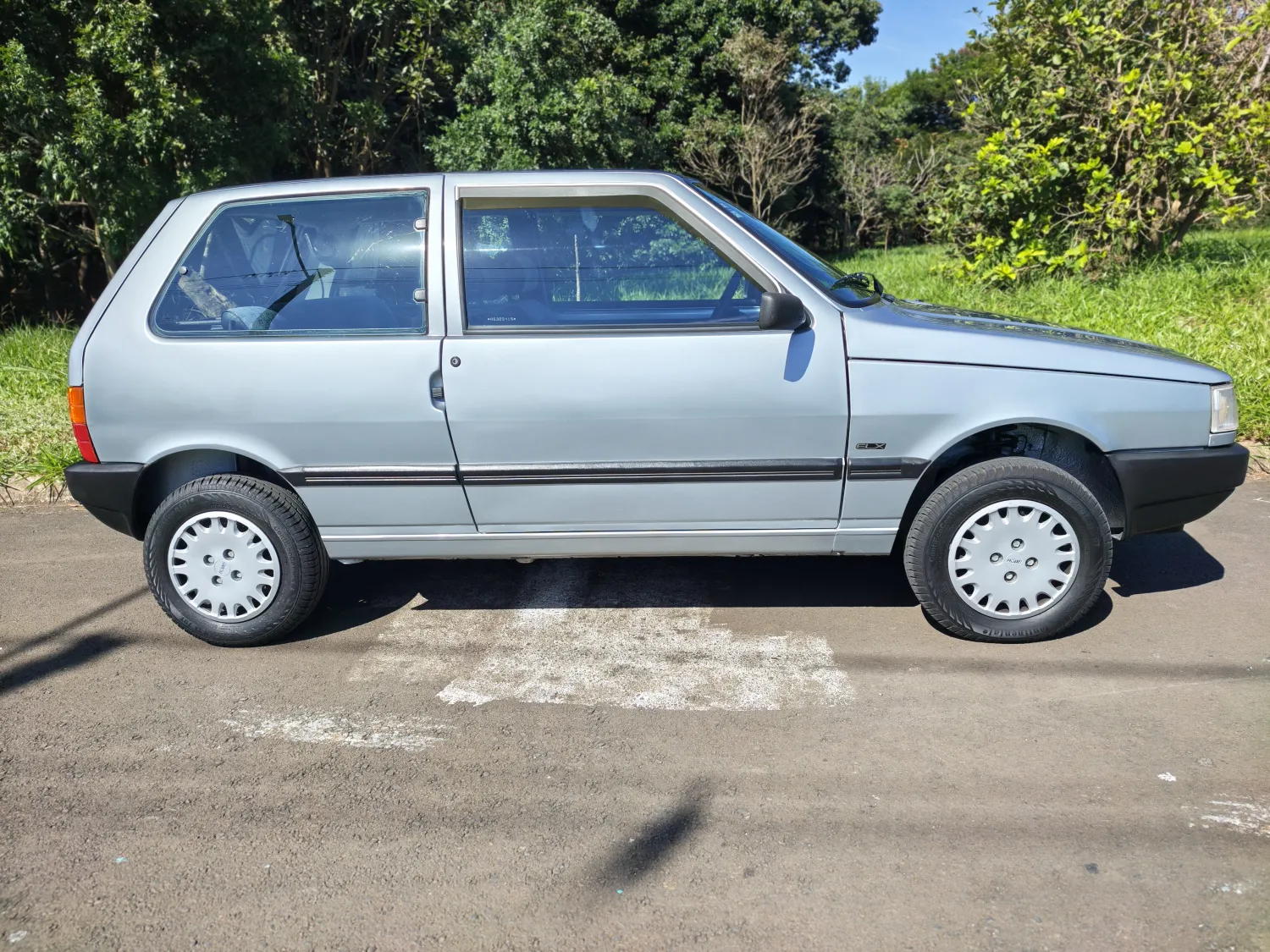Uno - Foto #2 do anúncio à venda de Carro clássico