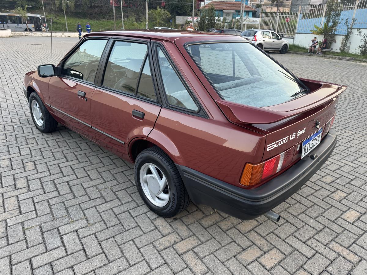 Escort - Foto #2 do anúncio à venda de Carro clássico