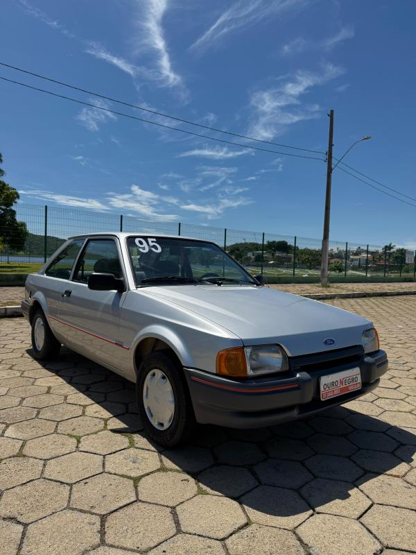 Escort - Foto #3 do anúncio à venda de Carro clássico