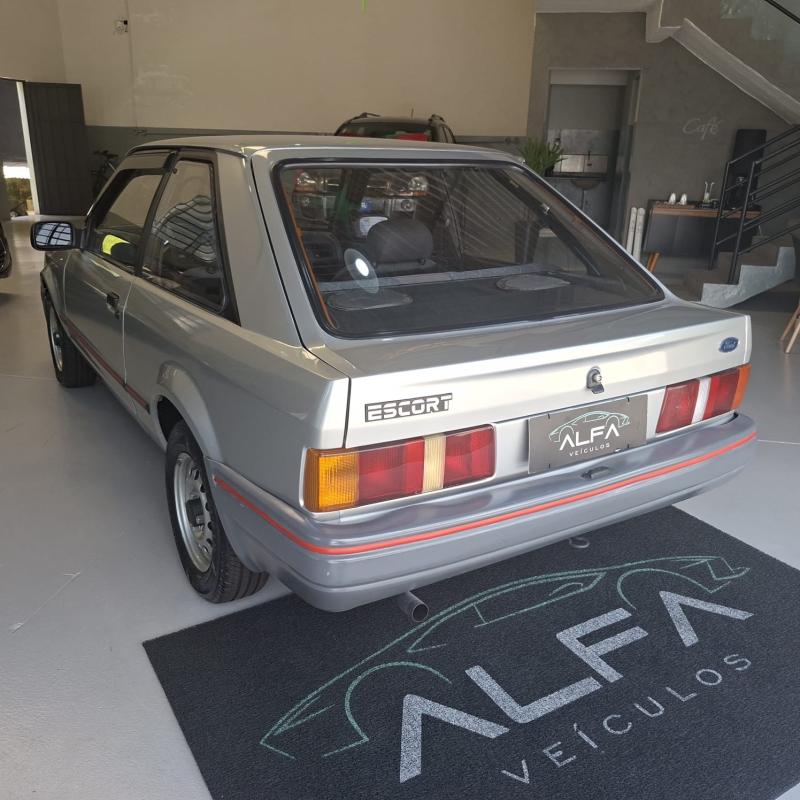 Escort - Foto #2 do anúncio à venda de Carro clássico