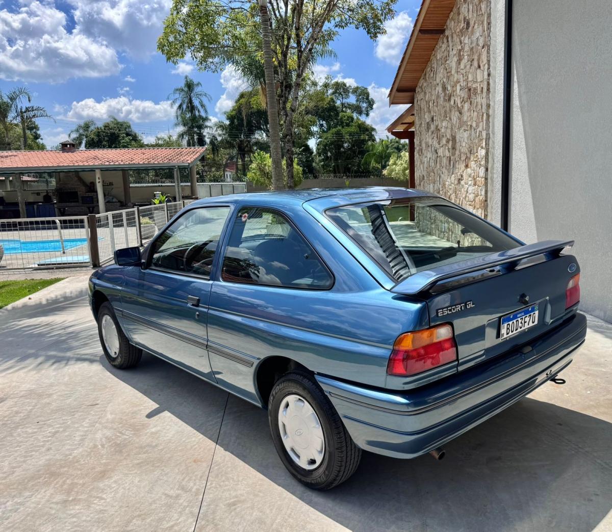 Escort - Foto #2 do anúncio à venda de Carro clássico