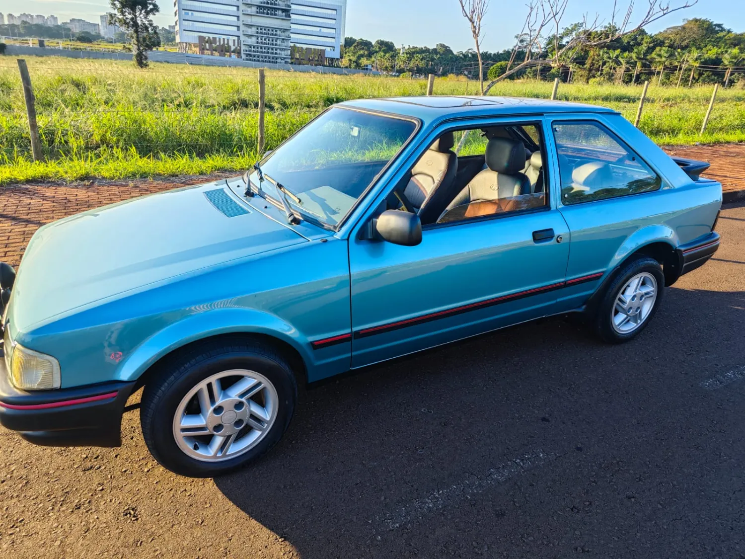 Escort - Foto #3 do anúncio à venda de Carro clássico