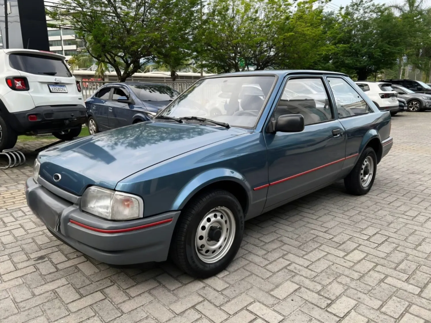 Escort - Foto #2 do anúncio à venda de Carro clássico